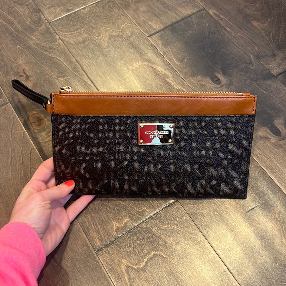 Brand new with tags- Michael Kors wristlet clutch